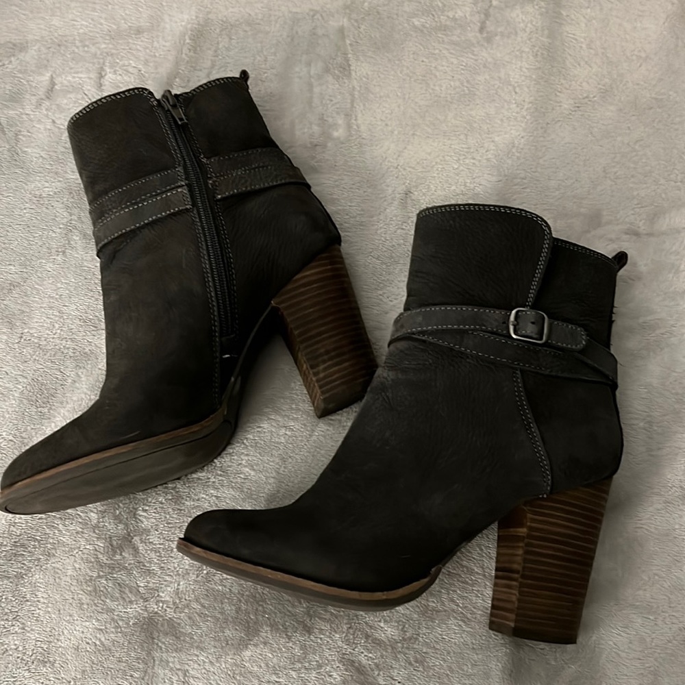 Never worn! Lucky Brand. 8.5 gray heeled leather booties